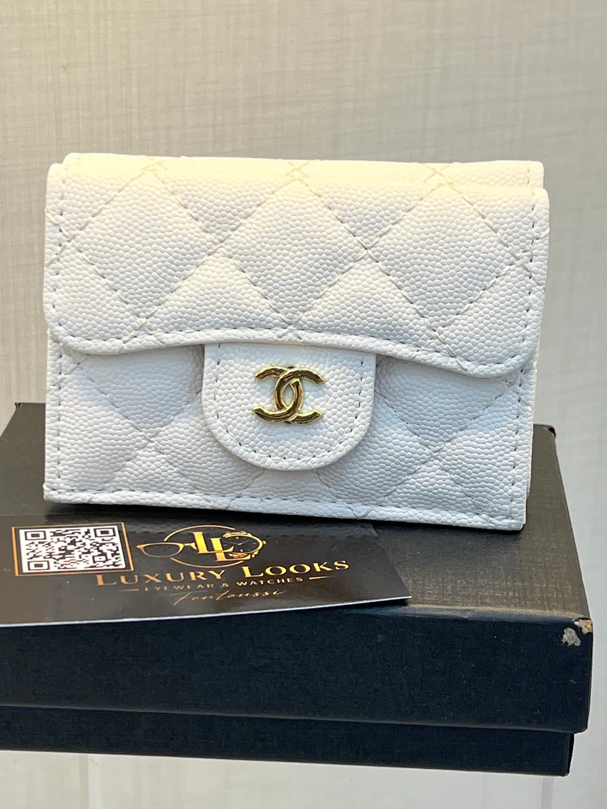 Chanel Portefeuille Compact Matelassé Grainé Blanc
