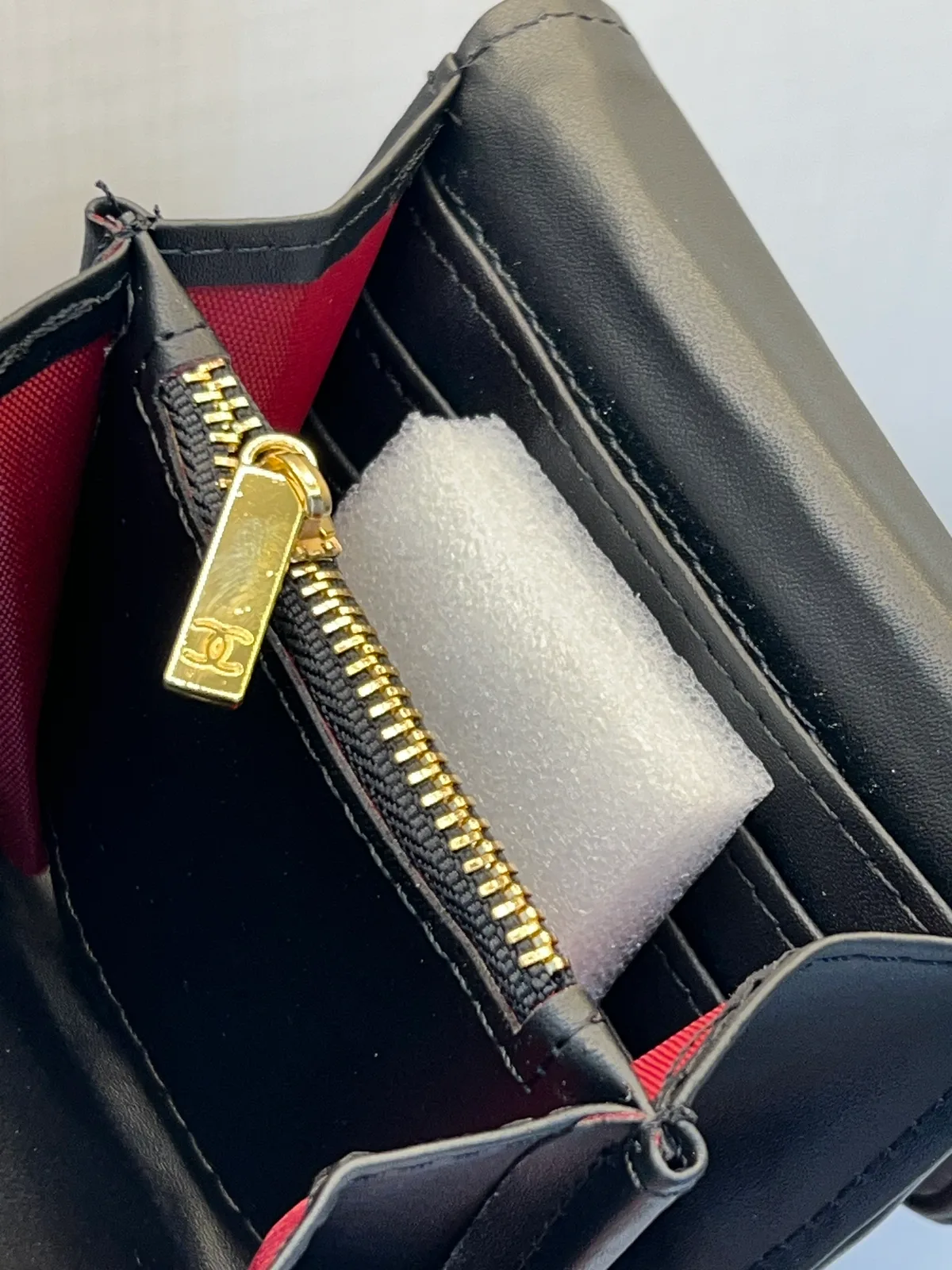 Chanel Portefeuille Compact Matelassé Lisse Noir view 2