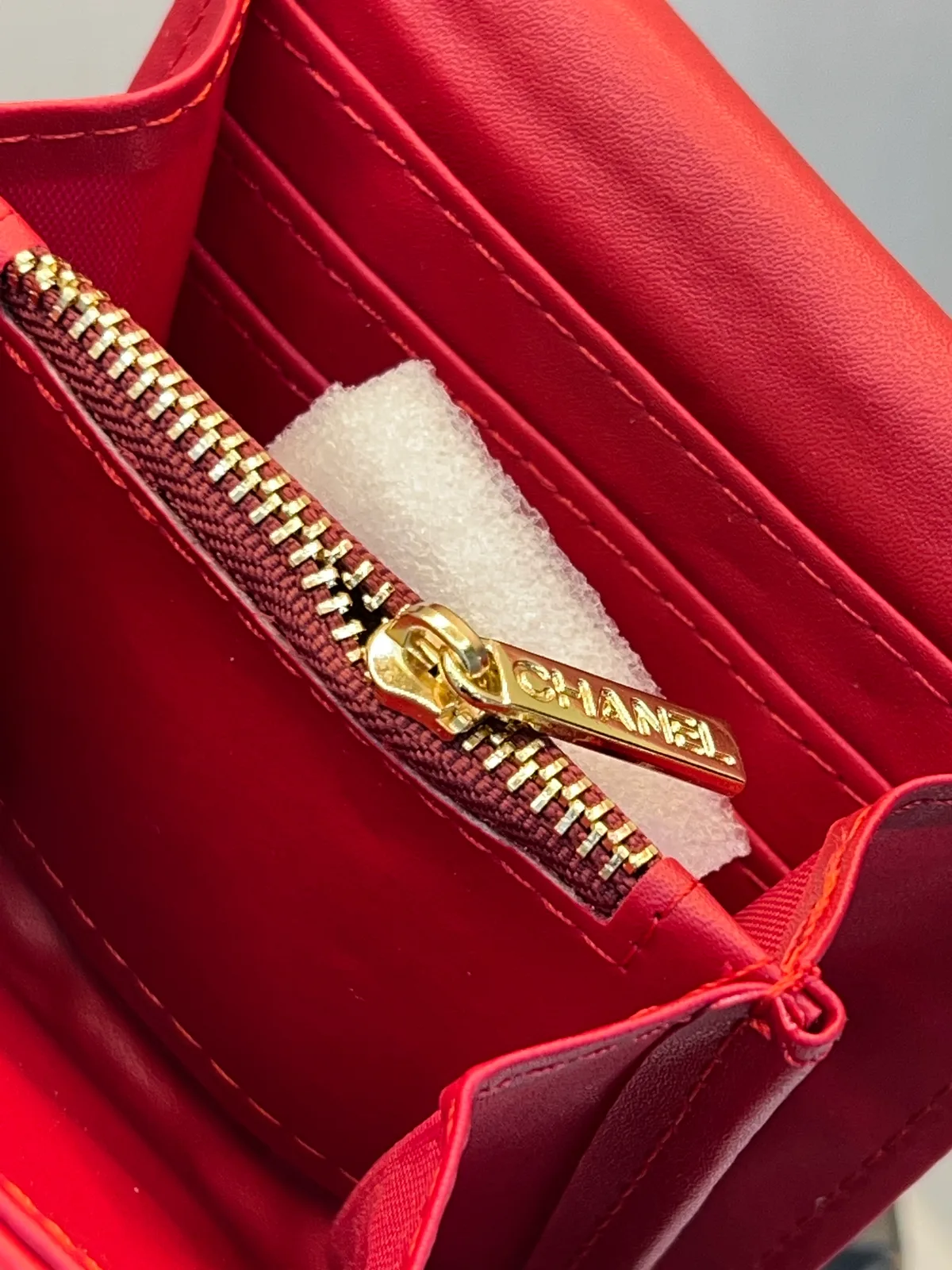 Chanel Portefeuille Compact Matelassé Lisse Rouge view 2