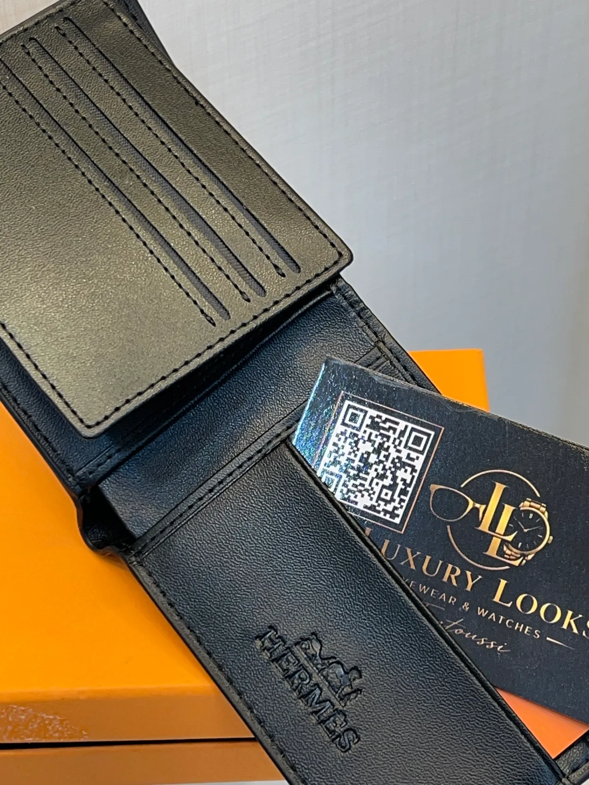 Hermès Portefeuille Bifold Noir Logo Embossé view 2