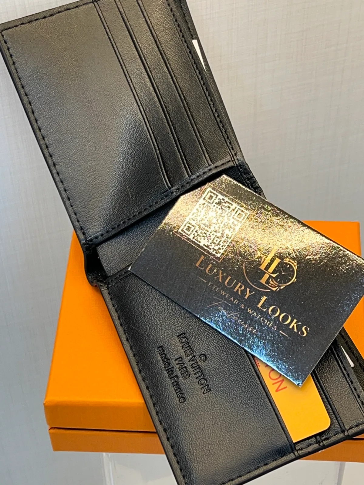 Louis Vuitton Portefeuille Bifold Épi Cercle LV Noir view 2