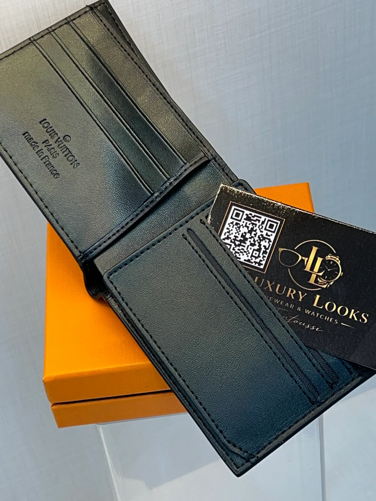 Louis Vuitton Portefeuille Bifold Épi Noir Logo Argenté view 4