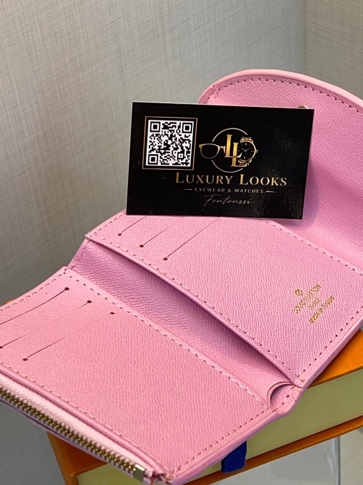Louis Vuitton Portefeuille Compact à Rabat Rose view 2