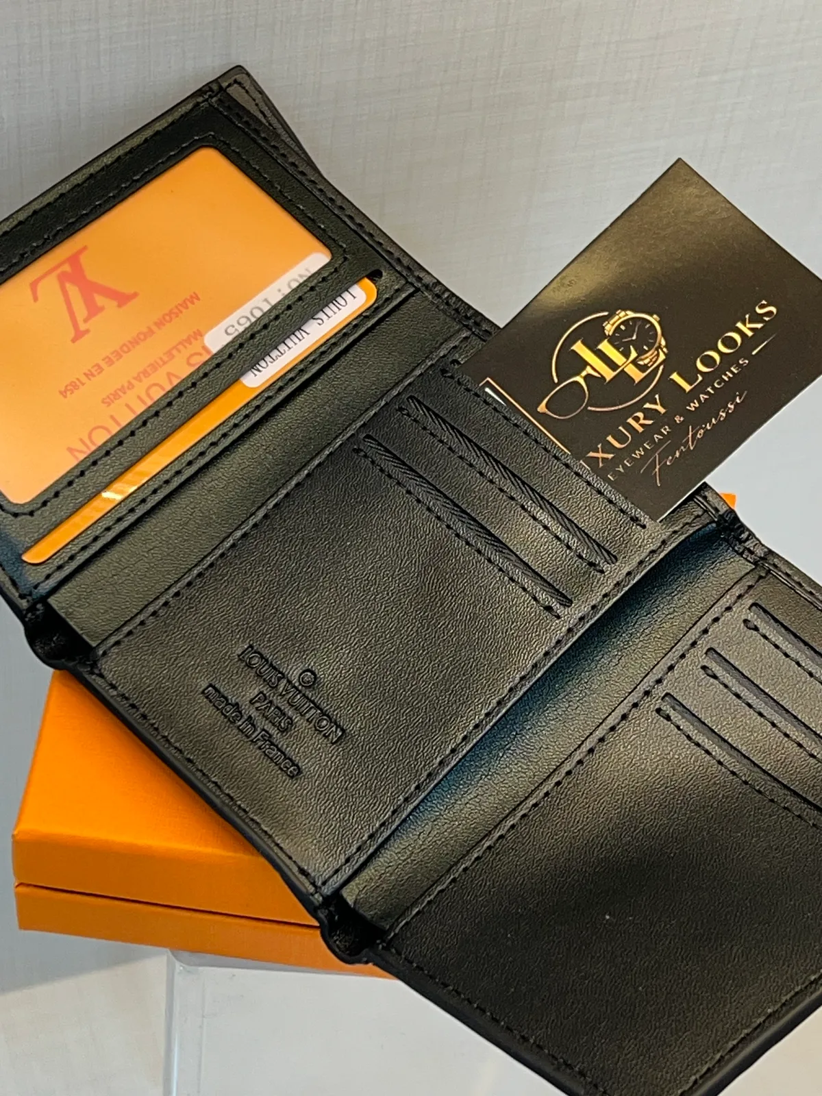 Louis Vuitton Portefeuille Vertical Empreinte Noir à Élastique view 2
