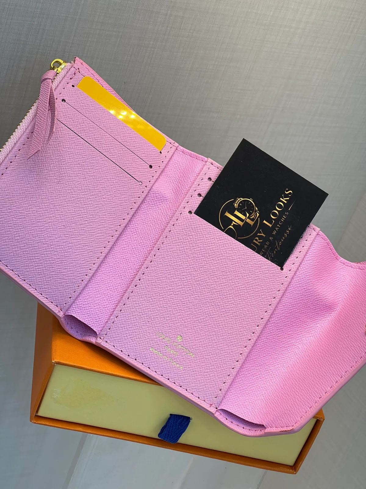 Louis Vuitton Portefeuille Victorine Empreinte Rose view 2